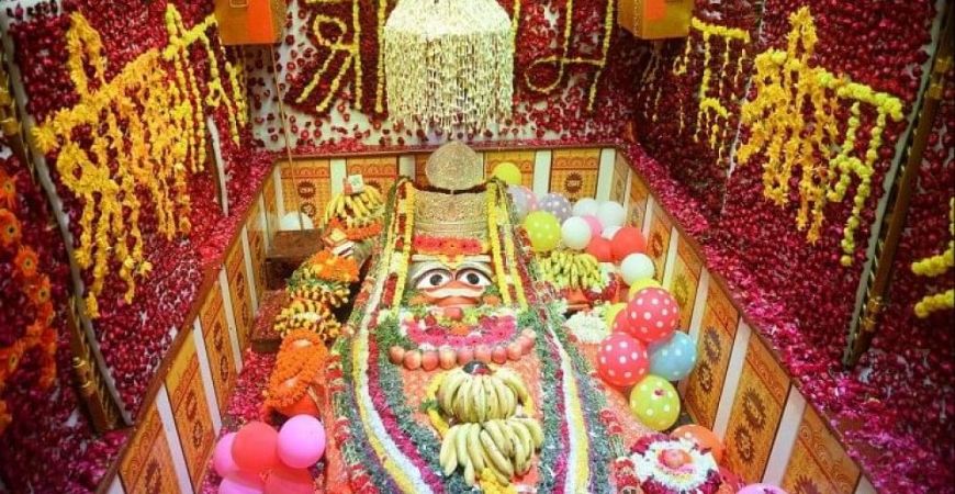 visit-to-bade-hanuman-temple