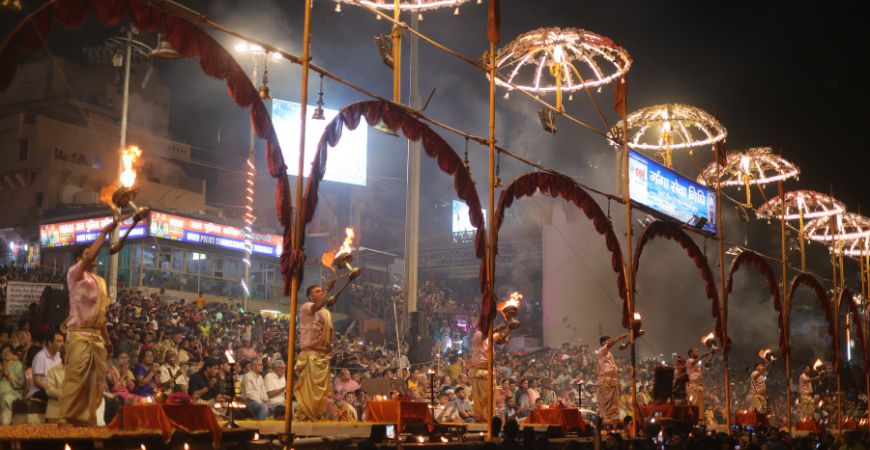 witness-ganga-aarti-at-dashwamedh-ghat