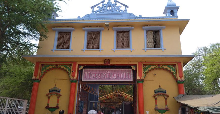 visit-to-sankat-mochan-temple