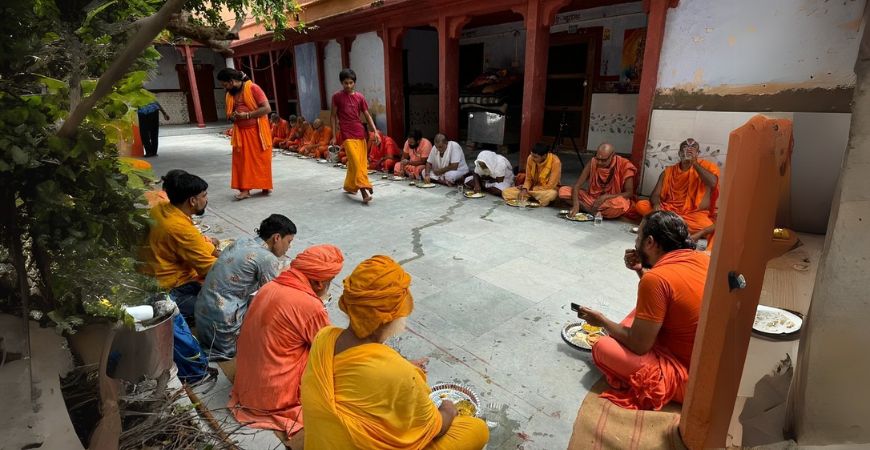 maha-annadan-seva-in-pitra-paksha-in-varanasi